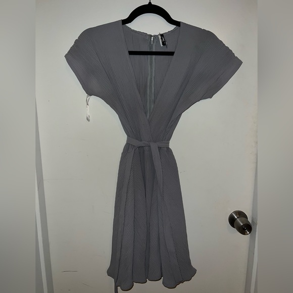 FOUR mini dresses of all different styles and brands. - Picture 10 of 16